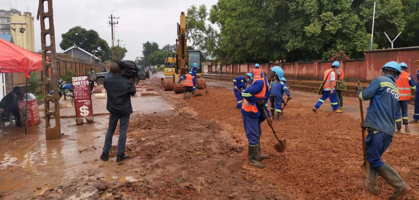 刚果金卡撒帕市政道路施工图片2.jpg